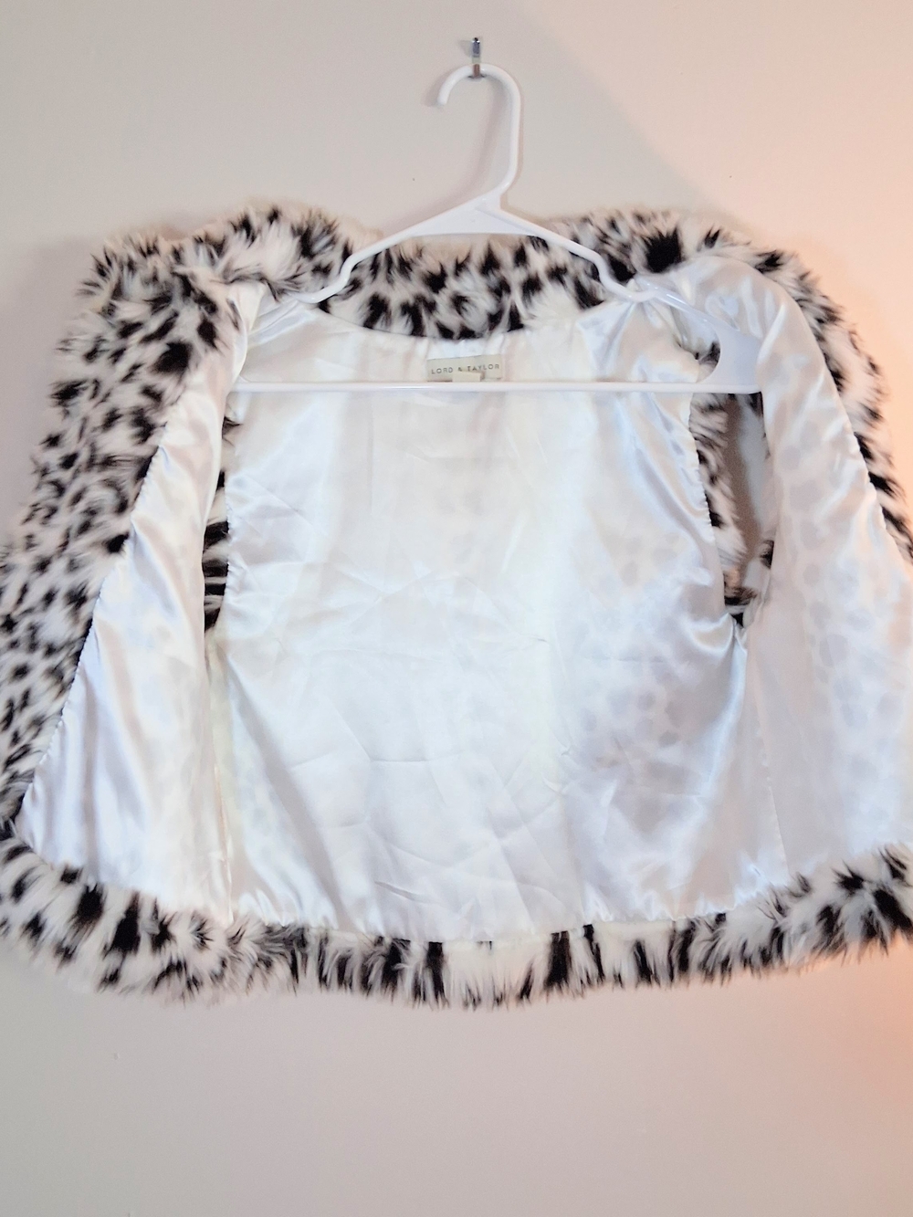 Lord & Taylor Womens' Faux Fur Leopard Print Vest - White & Black Size Small - Picture 3 of 5